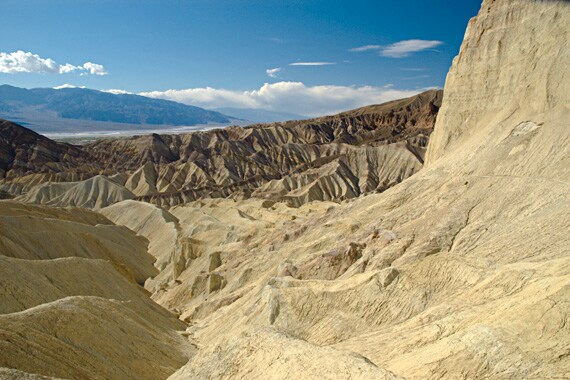With the help of our top guides, we'll gain an understanding of this desert park's fascinating geology and marvel at its unique geographical features.