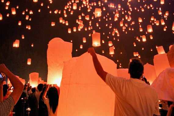 Kids will really delight in releasing their own khom loy candle lantern into the sky--following the local belief that any misfortune will float away with it.