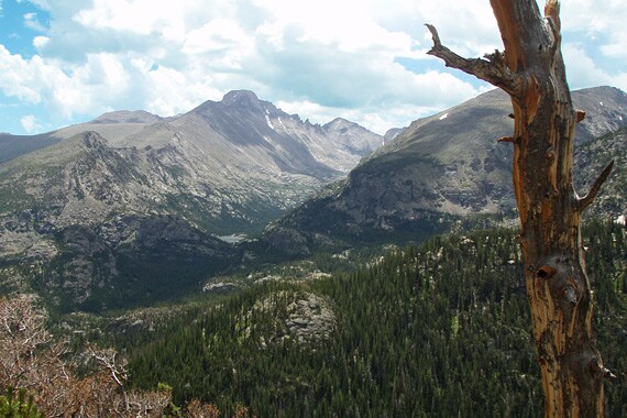 Flat Top Mountain is the highlight of the route, although there will be no shortage of impressive sights along the trail.