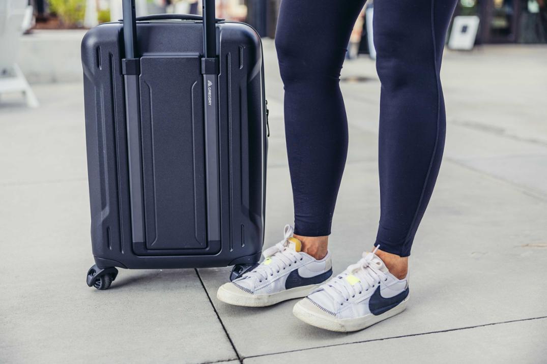 Location Image for Quadro Pro Hardcase 22" Wheeled Luggage