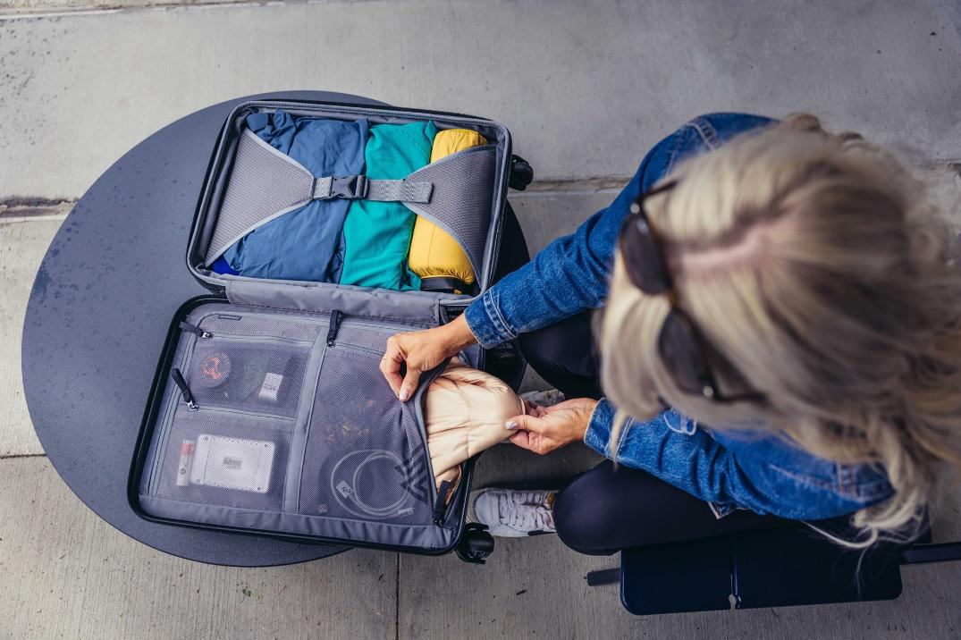 Location Image for Quadro Pro Hardcase 22" Wheeled Luggage
