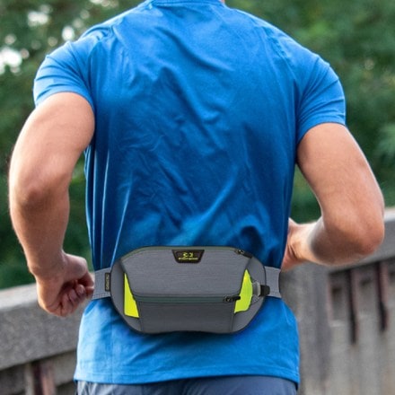 Amphipod Full-Tilt 600 Hydration Bottle Pack 4