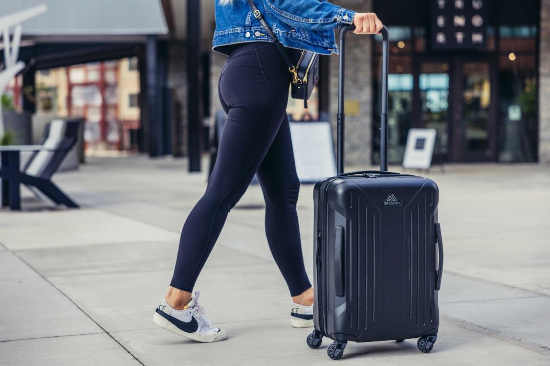 Location Image for Quadro Pro Hardcase 22" Wheeled Luggage