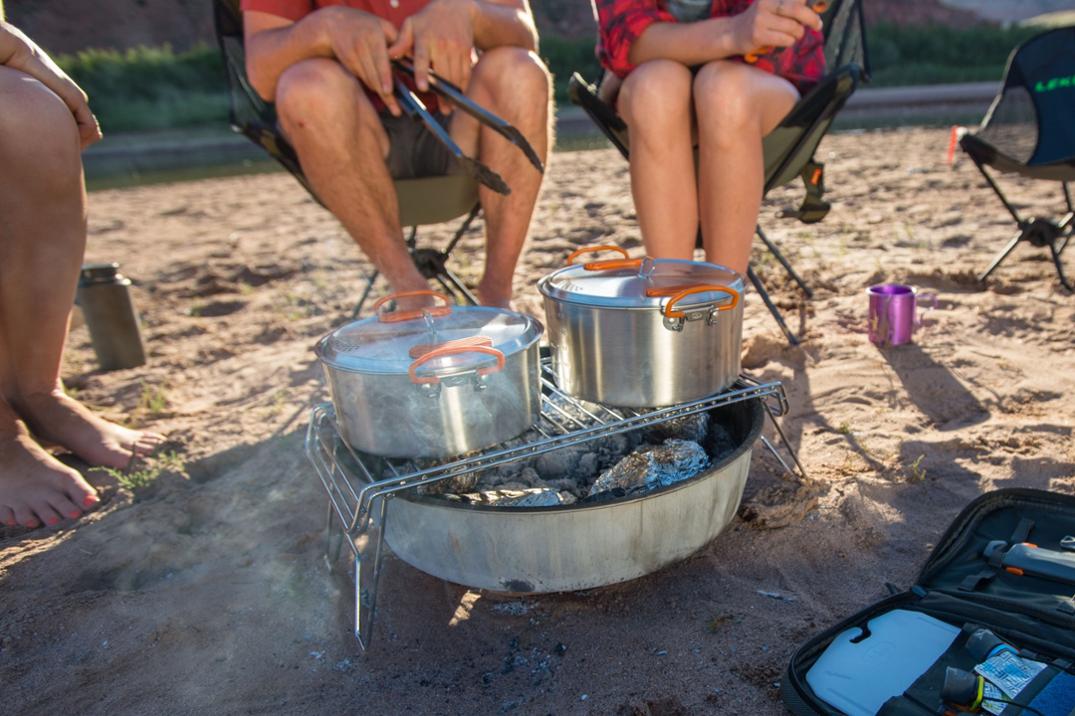 Location Image for Glacier Stainless Base Camper Cookset - Medium