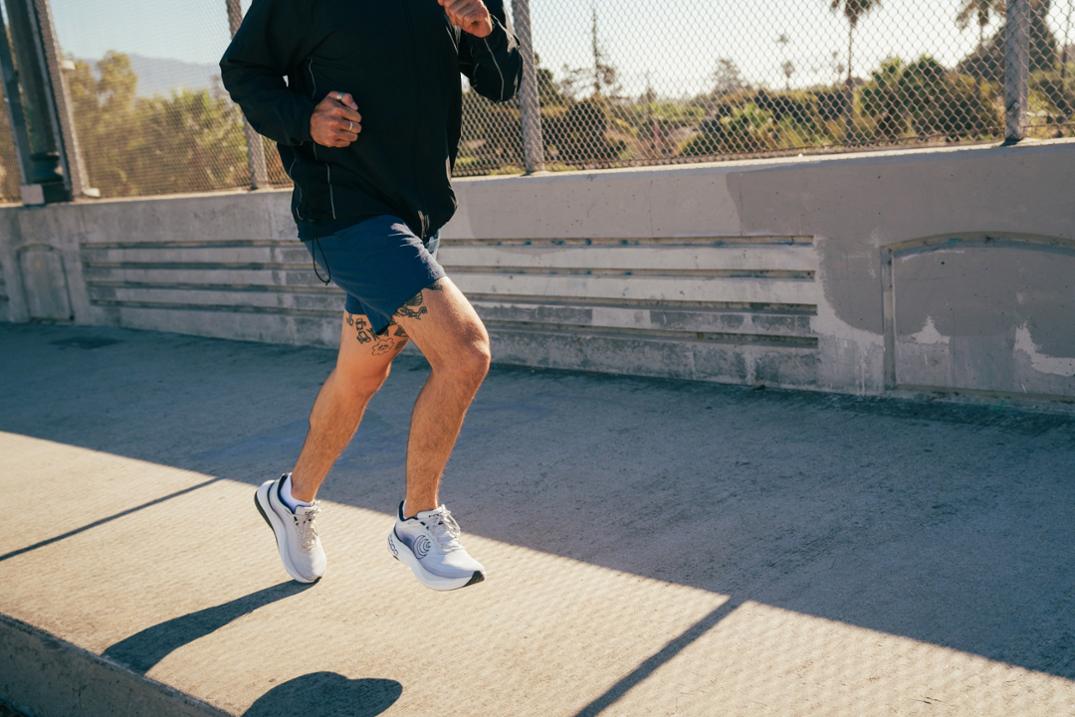 Location Image for Aura Road-Running Shoes - Men's