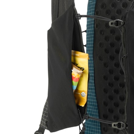 Arc'teryx Aerios 18 Pack Trekking pole attachments