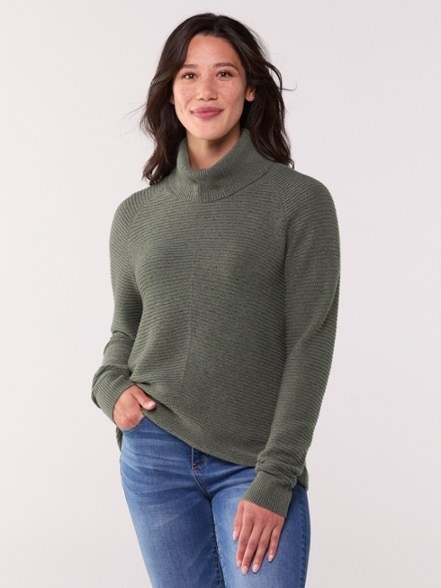 Model info: Height: 5' 7" | Chest: 34 | Waist: 27 | Wearing size: S