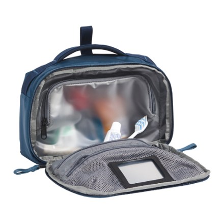 Base Camp Voyager Toiletry Kit