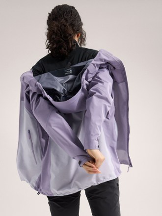 Beta Lightweight Jacket - Women's