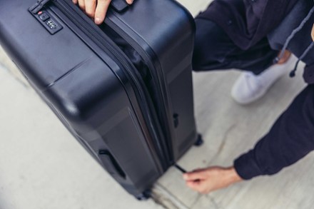 Quadro Pro 28" Hardcase Wheeled Luggage
