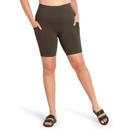Active High-Waisted 8" Shorts with Pockets - Women's