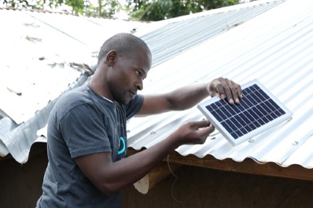 SolarHome 620+ Lights, Charger and Radio