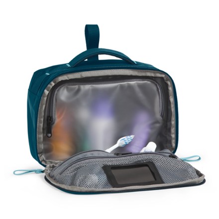 Base Camp Voyager Toiletry Kit
