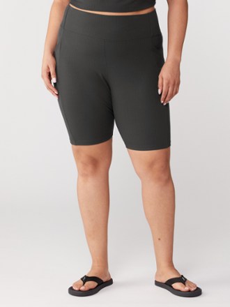 Active Pursuits Ribbed Short Tights - Women's