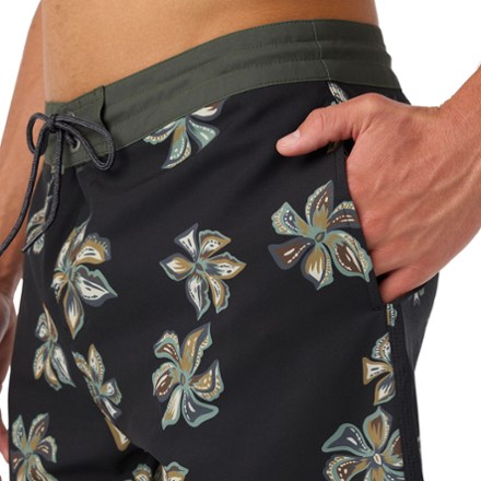 Cruzer 19" Board Shorts - Men's