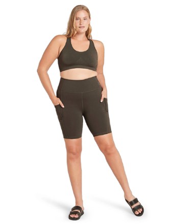 Active High-Waisted 8" Shorts with Pockets - Women's