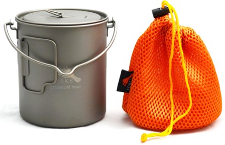 Titanium 750 ml Pot with Bail Handle