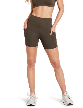 Active High-Waisted 5" Shorts with Pockets - Women's