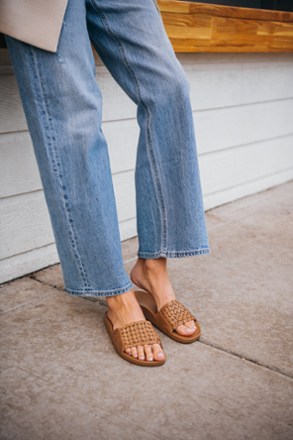 Kamola Sandals - Women's