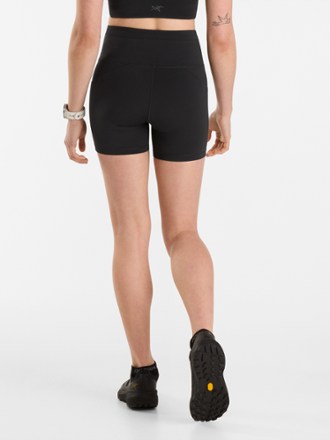 Essent High-Rise 5" Shorts - Women's