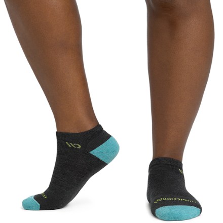Solid Cushioned No-Show Socks - Women's
