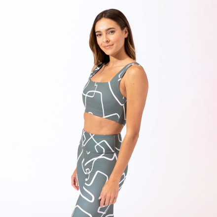 Amorette Line Print Sports Bra