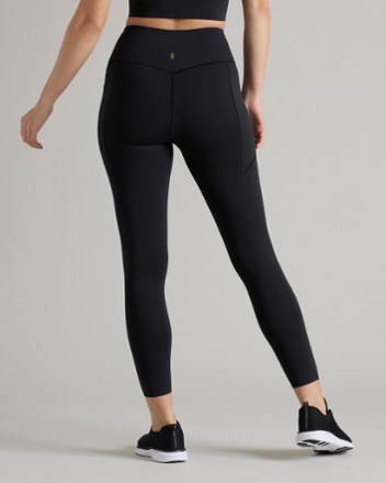 Revive 7/8 Pocket Leggings - Women's