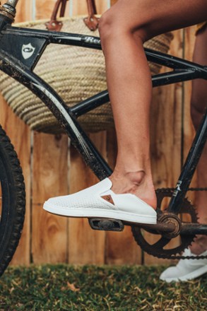 Pehuea Shoes - Women's