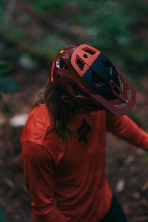 SpeedFrame Mips Bike Helmet