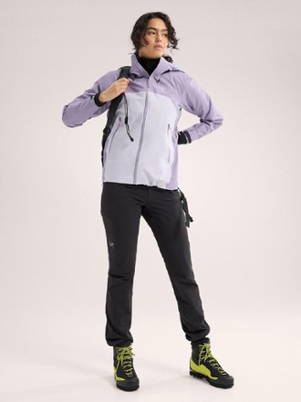 Beta Lightweight Jacket - Women's