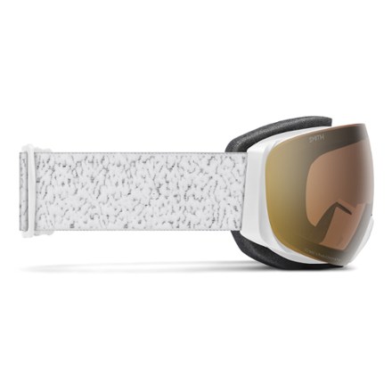 I/O MAG S ChromaPop Photochromic Snow Goggles with gogglesoc