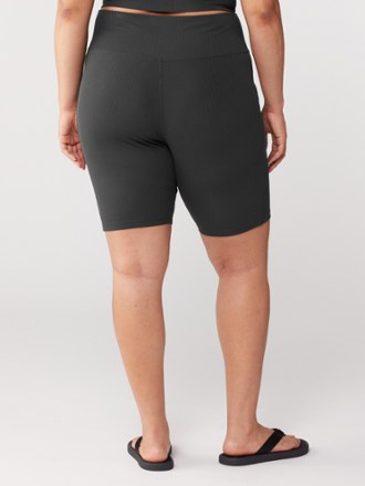 Active Pursuits Ribbed Short Tights - Women's