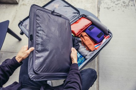 Quadro Pro 28" Hardcase Wheeled Luggage