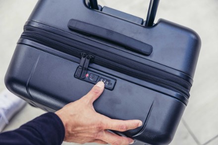 Quadro Pro 28" Hardcase Wheeled Luggage