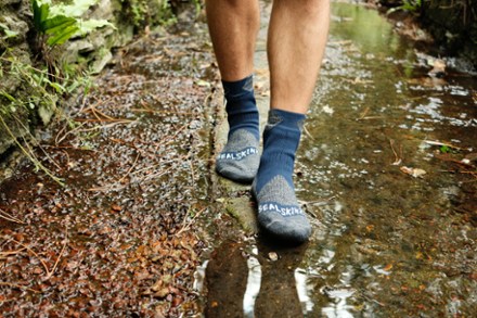 Raynham AQUASEALZ Waterproof All-Weather Mid-Length Socks