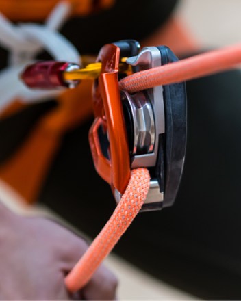 NEOX Assisted Blocking Belay Device