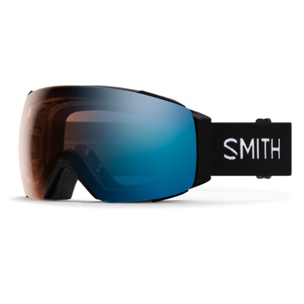 I/O MAG ChromaPop Pro Photochromic Snow Goggles with gogglesoc