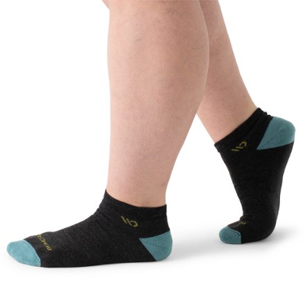 Solid Cushioned No-Show Socks - Women's