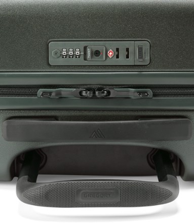 Quadro Pro 22" Hardcase Wheeled Luggage