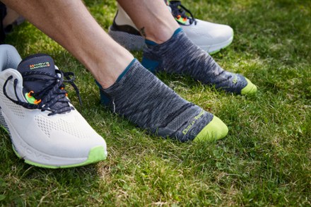 Run No-Show Tab Ultralightweight Cushion Socks - Men's