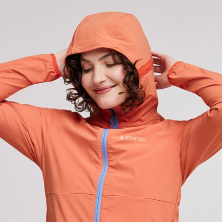 Vuelta Performance Windbreaker - Women's