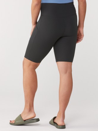 Active Pursuits Ribbed Short Tights - Women's