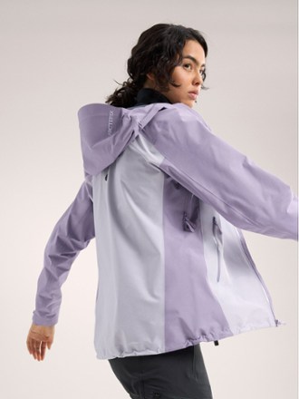 Beta Lightweight Jacket - Women's