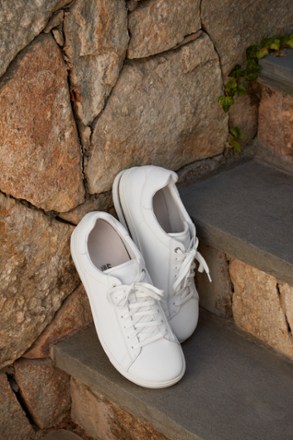 Bend Sneakers - Women's