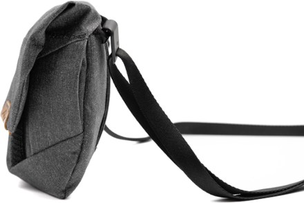 Field Pouch V2 Camera Waist Pack