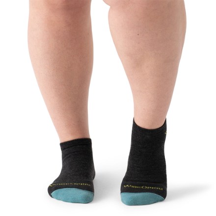 Solid Cushioned No-Show Socks - Women's