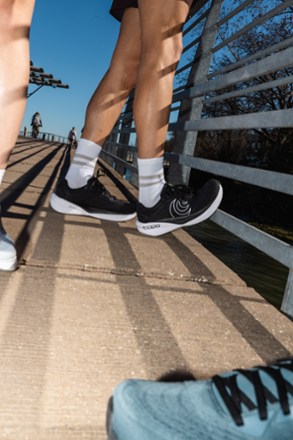 Phantom 4 Road-Running Shoes - Men's