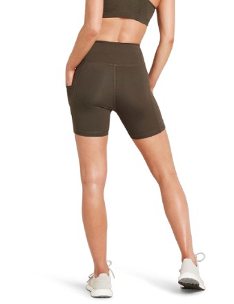 Active High-Waisted 5" Shorts with Pockets - Women's