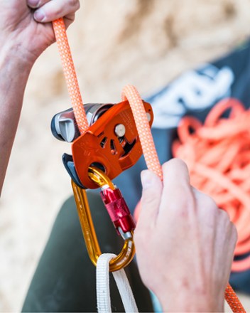 NEOX Assisted Blocking Belay Device