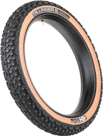 Dillinger 5 Studded Tire